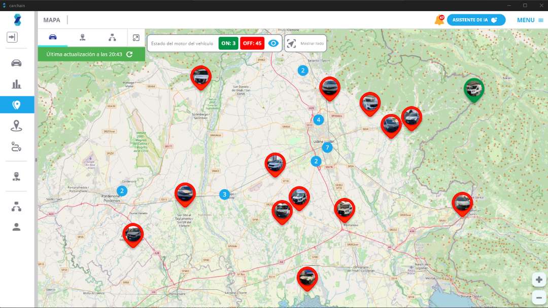 Dashboard de tracking HVAC en tiempo real con iconos de vehiculos, asignacion de tecnico y estado operativo en el mapa de Carchain.